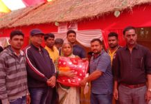 ଜାଡରେ ଥରୁଥିଲେ, କମ୍ବଳ ଦେଇ ହସ ଫୁଟାଇଲେ