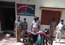 ଚୋରା ଦେଶୀ ମଦ ଜବତ: ୨ ଗିରଫ ଓ ୧ ଫେରାର.