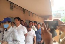 ଲାଇନରେ ଛିଡା ହୋଇ ନେତା ବାଛିଲେ ପ୍ରଣବ….