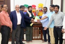 ପୂର୍ବତନ ଛାତ୍ର ତଥା ଦମନ୍ ଚଳଚ୍ଚିତ୍ରର ଅଭିନେତା ଦୀପନ୍ୱିତ ଦାସମହାପାତ୍ରଙ୍କୁ ସୋଆ ପକ୍ଷରୁ ସମ୍ବର୍ଦ୍ଧନା….