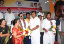 ହାତ ଧରିଲେ ଗୁଡ୍ଲି….