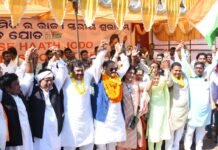 ନବରଙ୍ଗପୁର ରେ ପିସିସି ସଭାପତି ଶରତ ପଟ୍ଟନାୟକ “ହାଥ ସେ ହାଥ ଯୋଡୋ” କାଯ୍ୟକ୍ରମର ଶୁଭାରମ୍ଭ କଲେ..