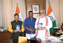 ଜିତେନ୍ଦ୍ର ପଟ୍ଟନାୟକ-ଶୁଭେନ୍ଦୁ ମହାନ୍ତିଙ୍କ ଲିଖିତ ପୁସ୍ତକ ରାଜ୍ୟପାଳଙ୍କ ଦ୍ୱାରା ଉନ୍ମୋଚିତ…
