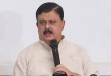 କୁଚକ୍ରୀ ଗୋଷ୍ଠୀ କବଳରେ କଂଗ୍ରେସ: ଚିରଞ୍ଜୀବ ବିଶ୍ଵାଳ..