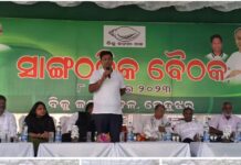 ଗ୍ରାଉଣ୍ଡରେ ପ୍ରଣବ : କର୍ମୀଙ୍କୁ ଦେଉଛନ୍ତି ନବୀନଙ୍କ ଜନସେବାର ଗୁରୁମନ୍ତ୍ର ….