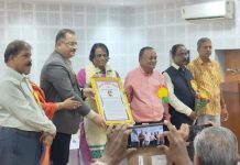 ପ୍ରଖ୍ୟାତ କବି ଡଃ ଫନୀ ମହାନ୍ତିଙ୍କୁ ପଣ୍ଡିତ ଗୋଦାବରୀଶ ମିଶ୍ର ସମ୍ମାନ…